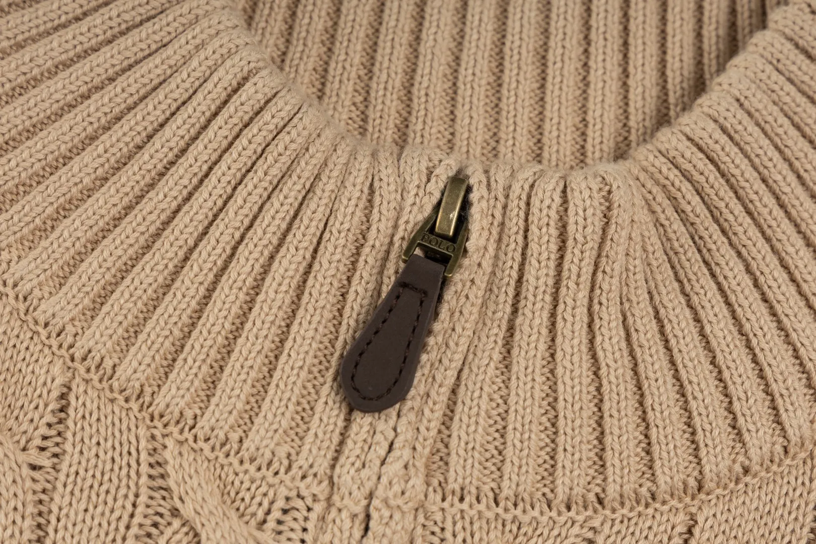 P260 #R98 RALPH LAUREN Ralph Lauren nine-color classic small label embroidery logo full zipper knitted cable cardigan sweater, high-density LOGO embroidery on the chest, original customization of tag accessories. Made of pure cotton yarn, pure cotton is skin-friendly and comfortable, small label war horse embroidered twist zipper cardigan sweater 🐎 high quality, follow the blogger to learn how to wear it! Let’s buy a Ralph Lauren cable sweater. It’s a super hard-to-find series after it became popular. It’s hard to find one on the official website. It’s simple and practical to wear, with a lazy and loose feel. The thickened fabric has more texture, feels soft and delicate, and has a loose fit. Whether worn alone or layered, you can wear different styles of fashion with just one piece!   Size：XS S M L